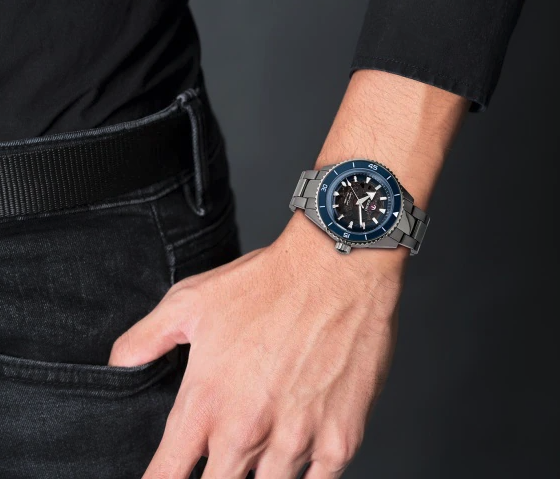 rado - captain cook high-tech ceramic