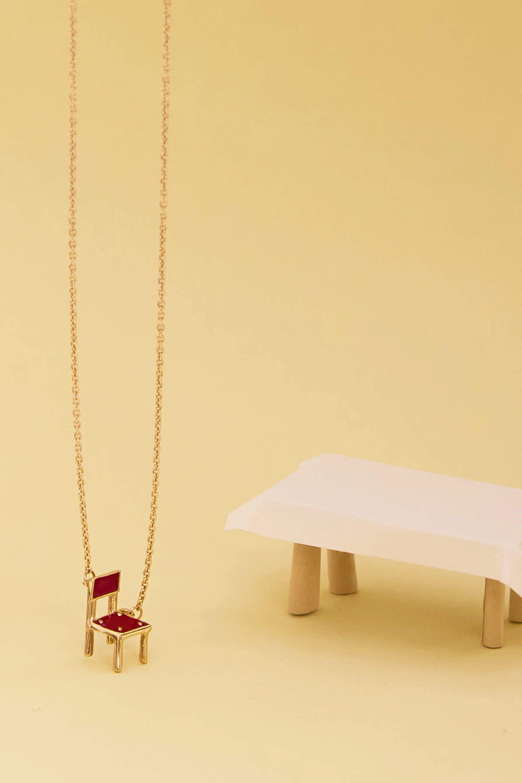 chair smalto rosso collana