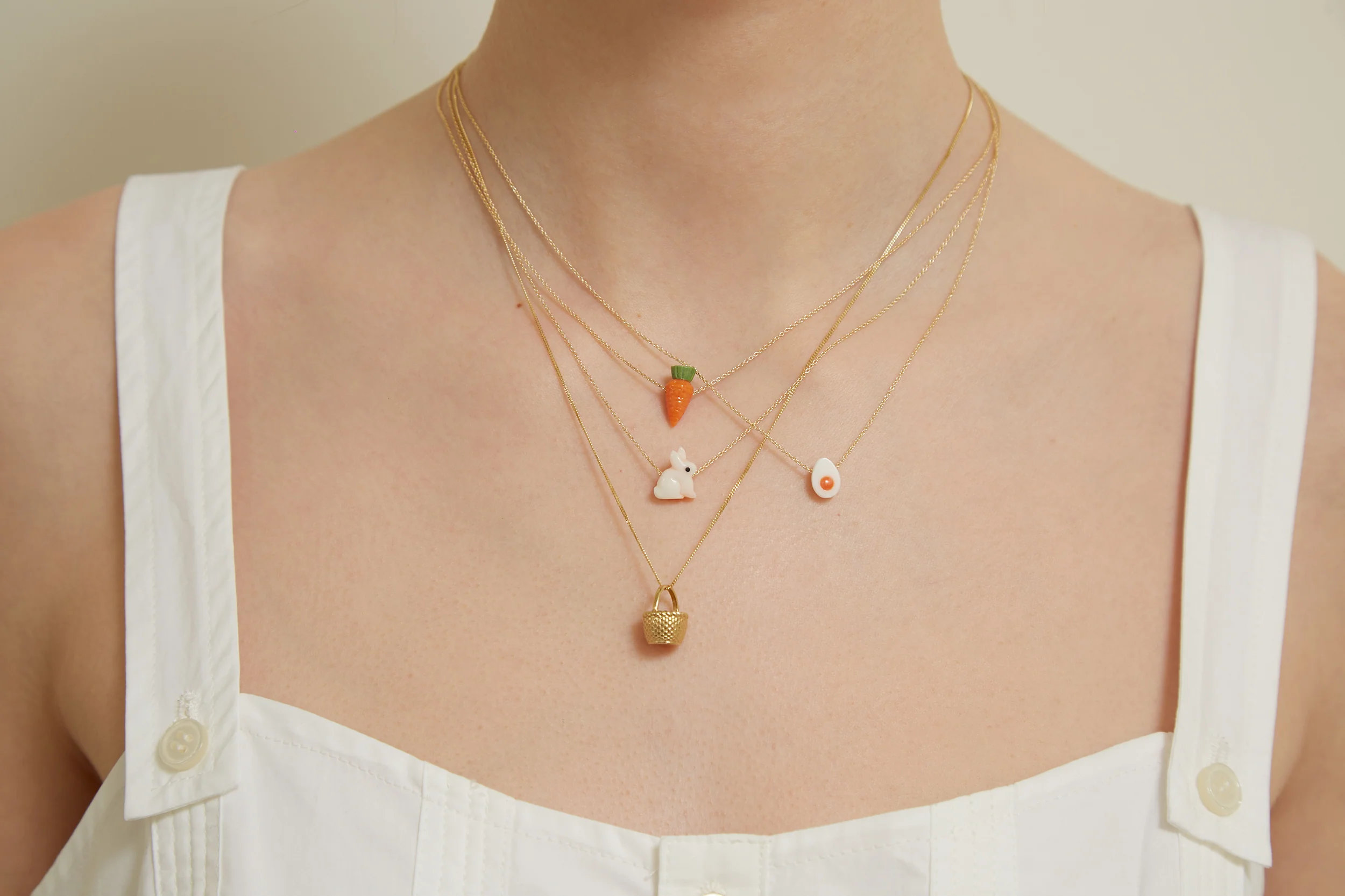 conejito bianco collana