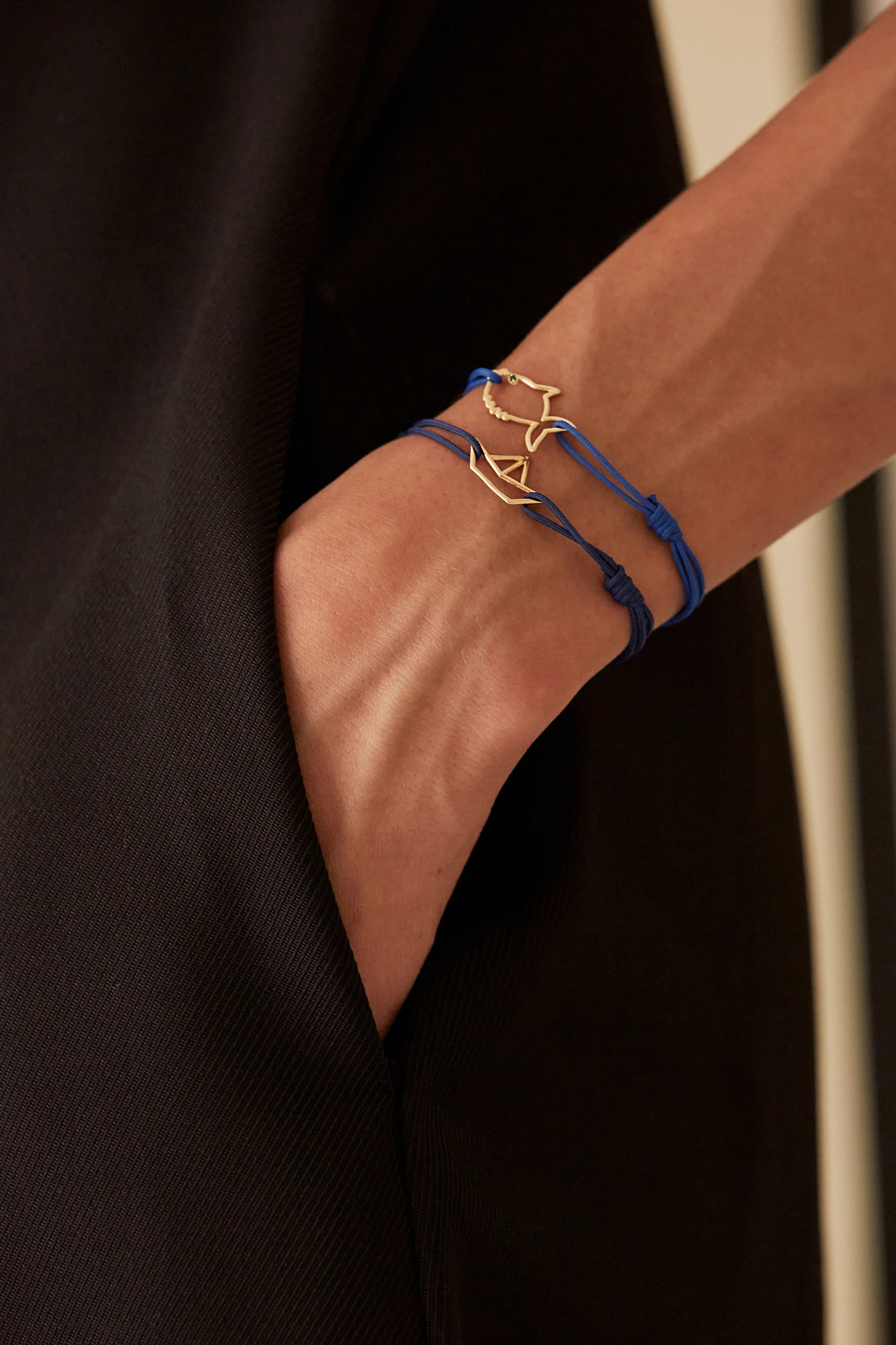 pececito zafiro azul bracciale cordino
